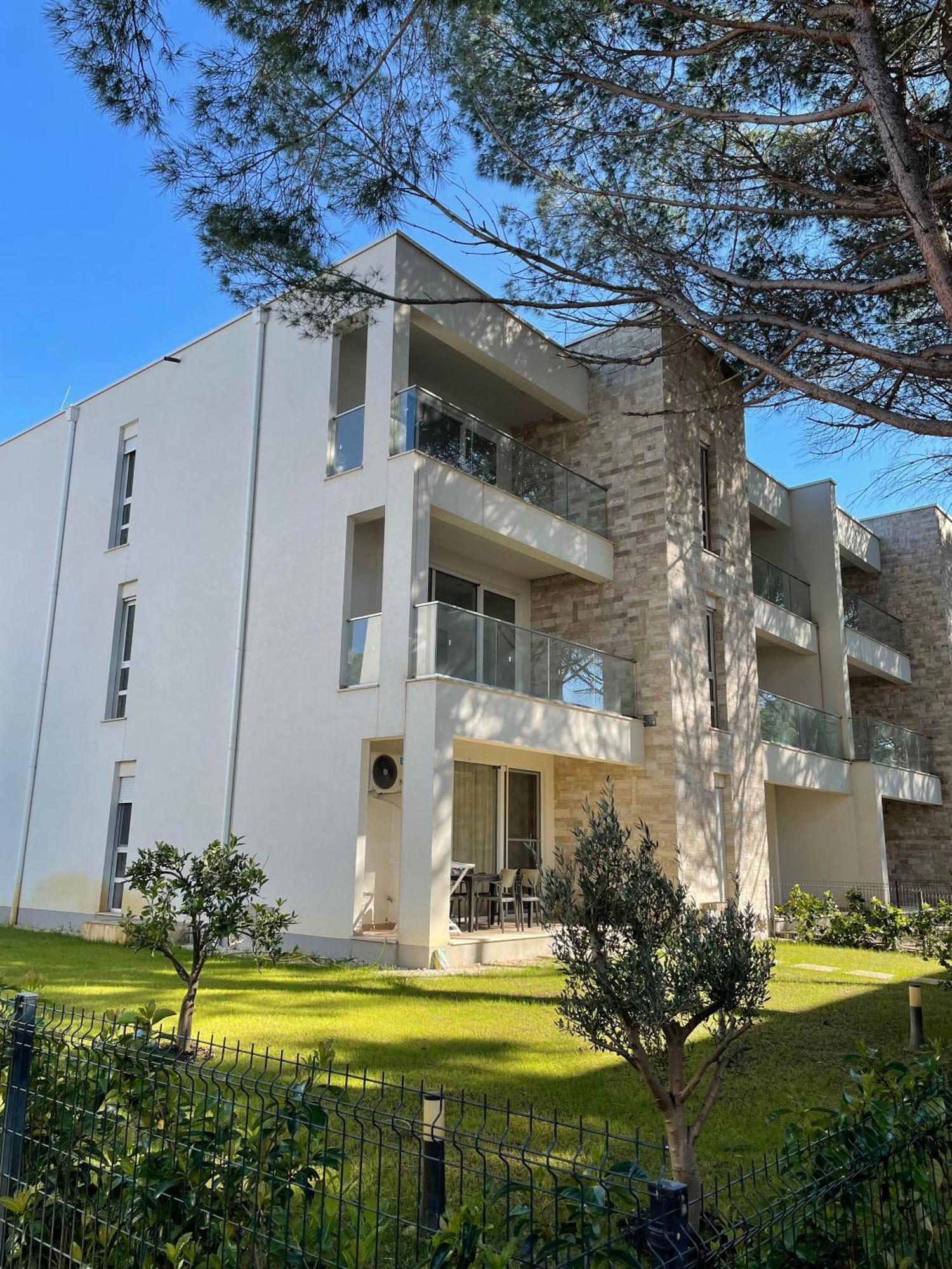 M&E Premium Apartments - San Pietro Durres Ngoại thất bức ảnh